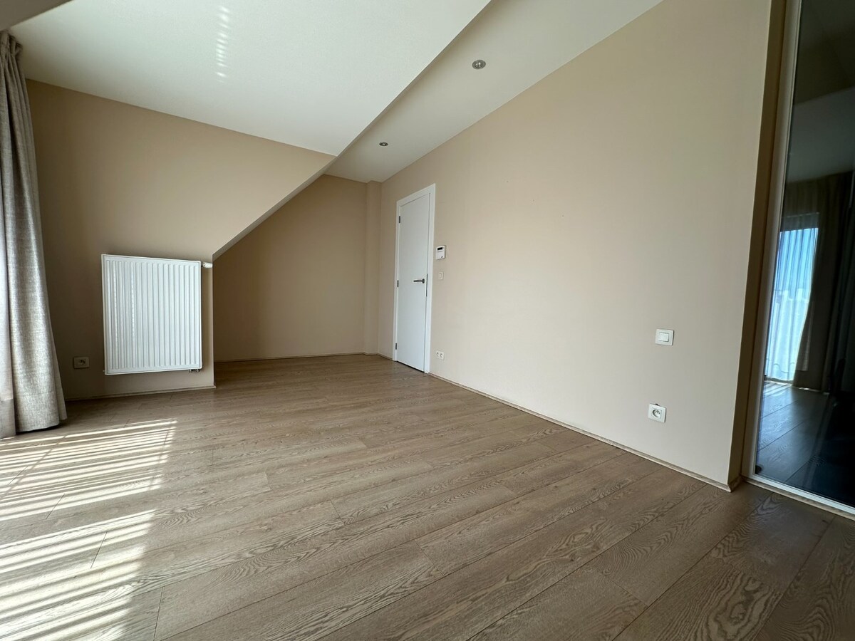 Prachtig, ruim duplex-appartement 115 m² met ruim terras in centrum Sint-Antonius 