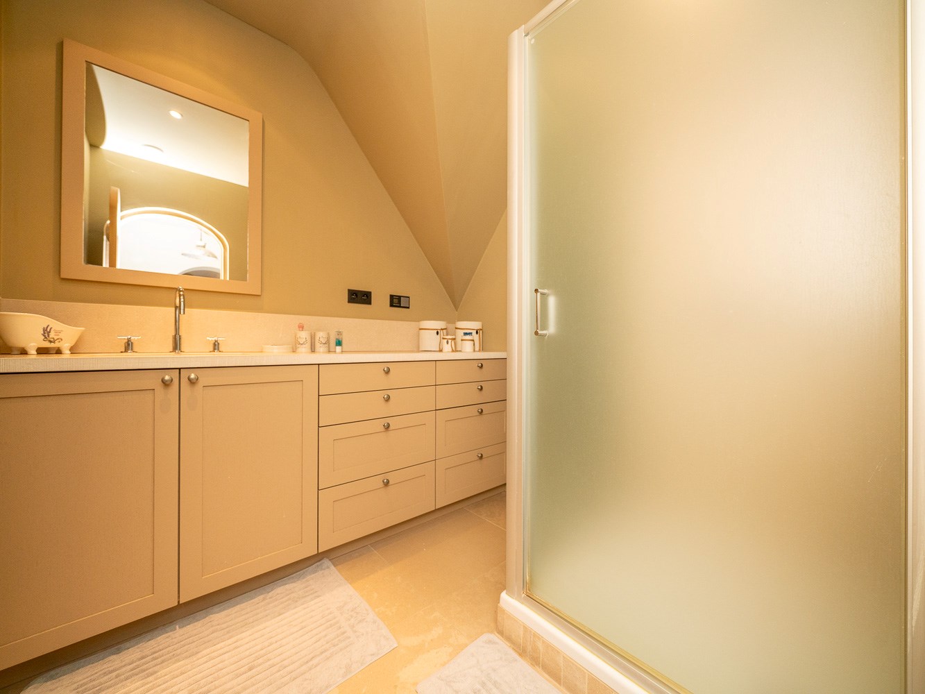 Unieke landelijke villa met zwembad en zicht op Pedevallei 