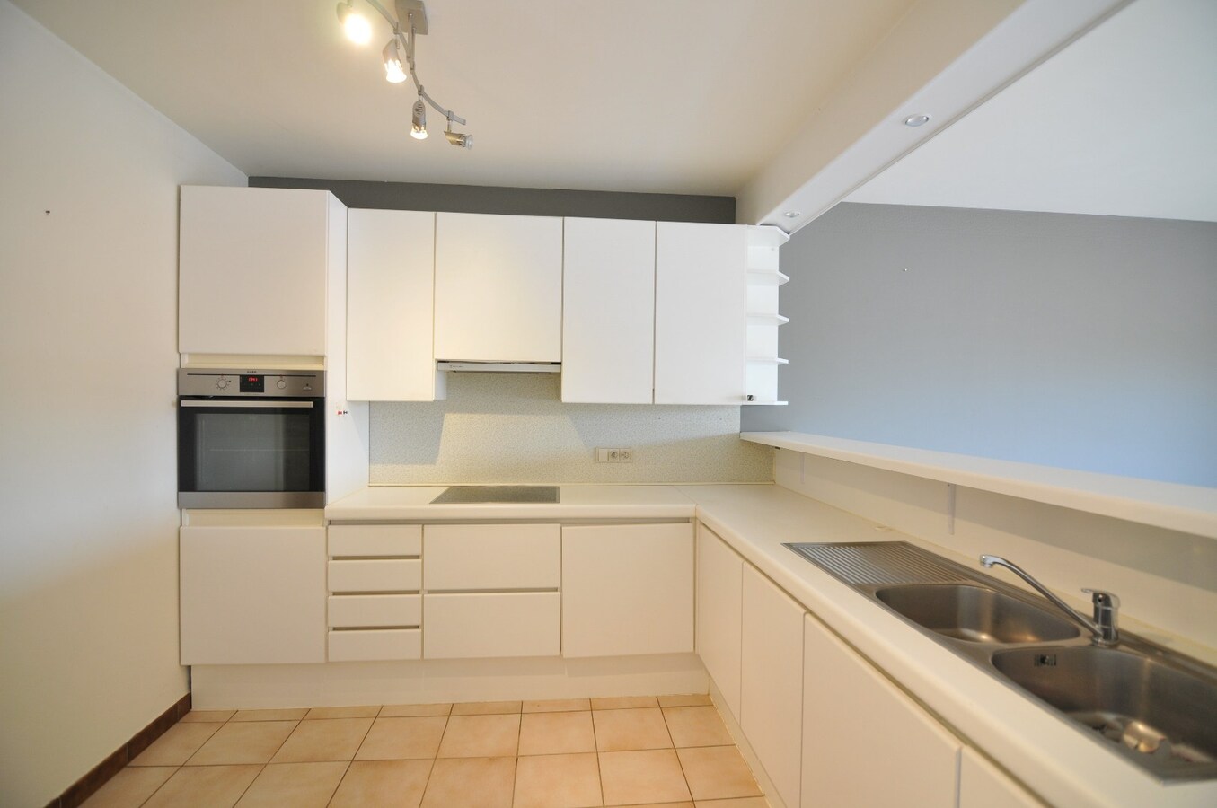 Ruim en instapklaar appartement met garage in Sint-Denijs 