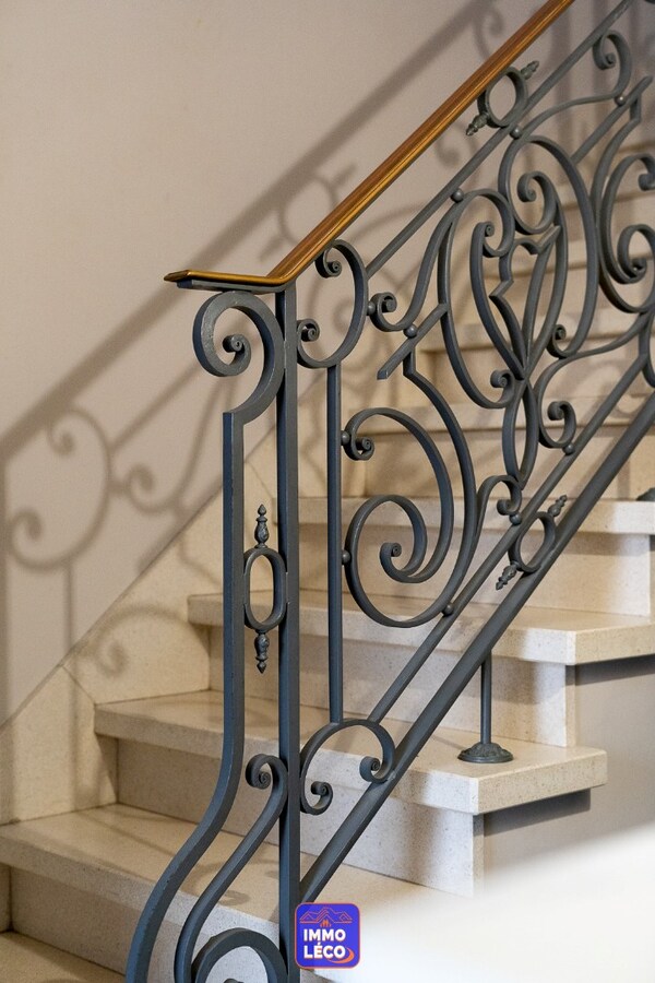 Superbe propriété érigée sur 323m² avec garage, parking, jardin, COUP DE COEUR ! 