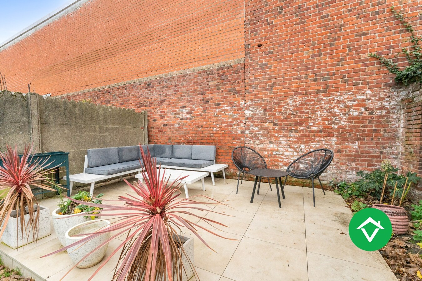 Hoog gerenoveerde woning met tuin en 4 slaapkamers te Roeselare 