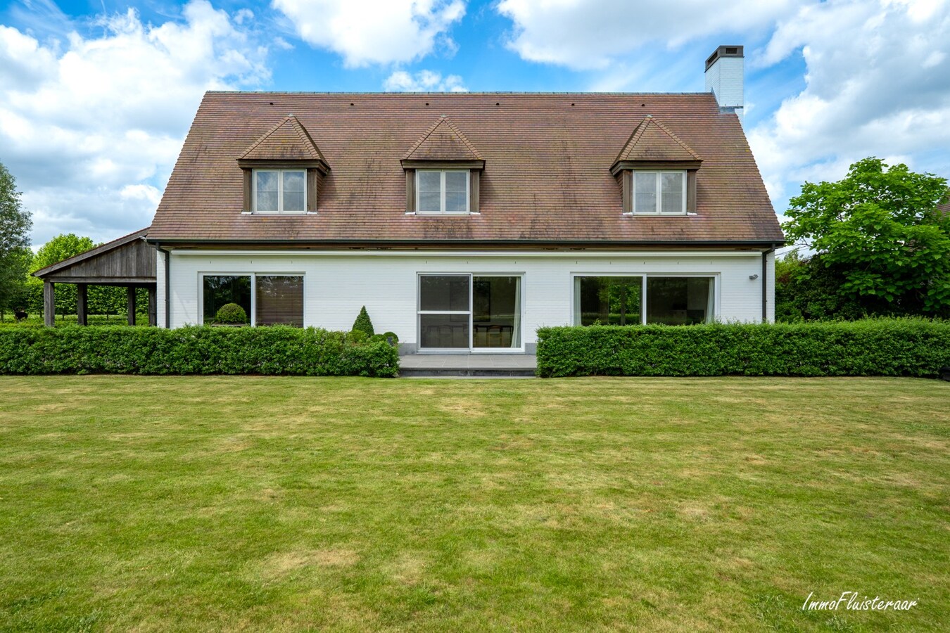 Beautiful villa with indoor and outdoor riding arenas on over 2.4 hectares in Ardooie 