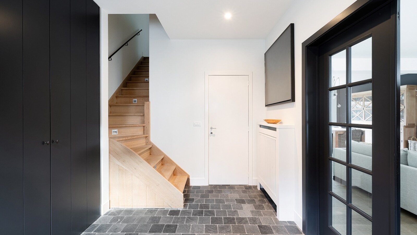 Instapklare en energiezuinige statige woning met tuin in rustige woonwijk te Knokke-Heist 