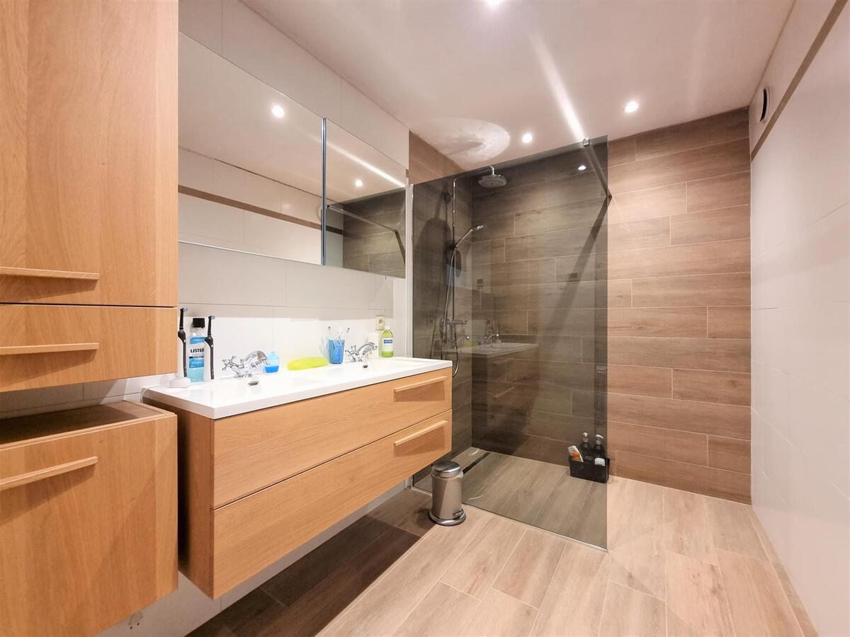 Knap gerenoveerde woning met grote tuin en oprit - Dudzele 