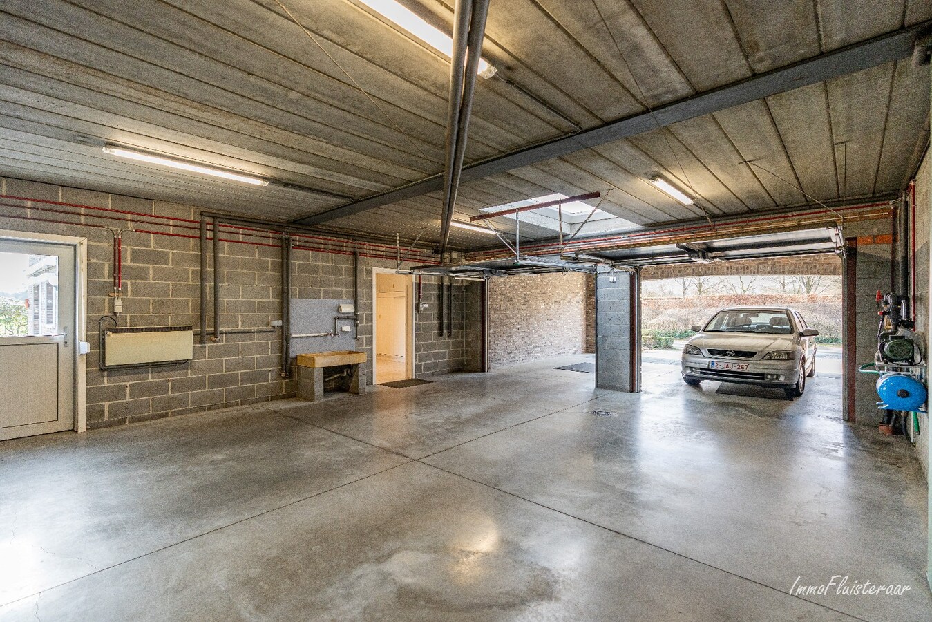 Woning met paardenstallen en buitenpiste op ca. 6,5ha te Bree 