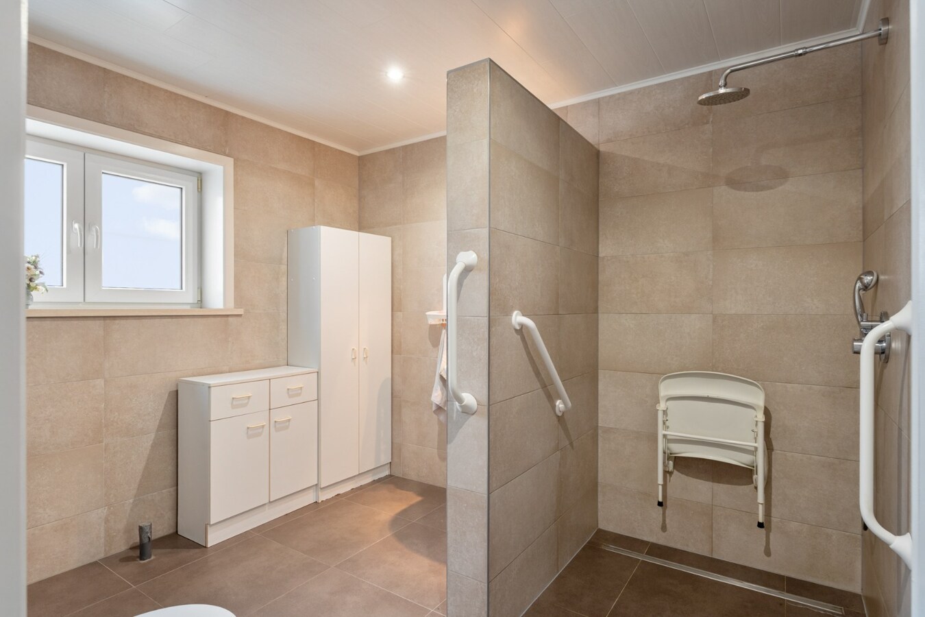 Halfvrijstaande gezinswoning op een perceel van 4a67ca op een rustige locatie te Dilsen-Stokkem. 