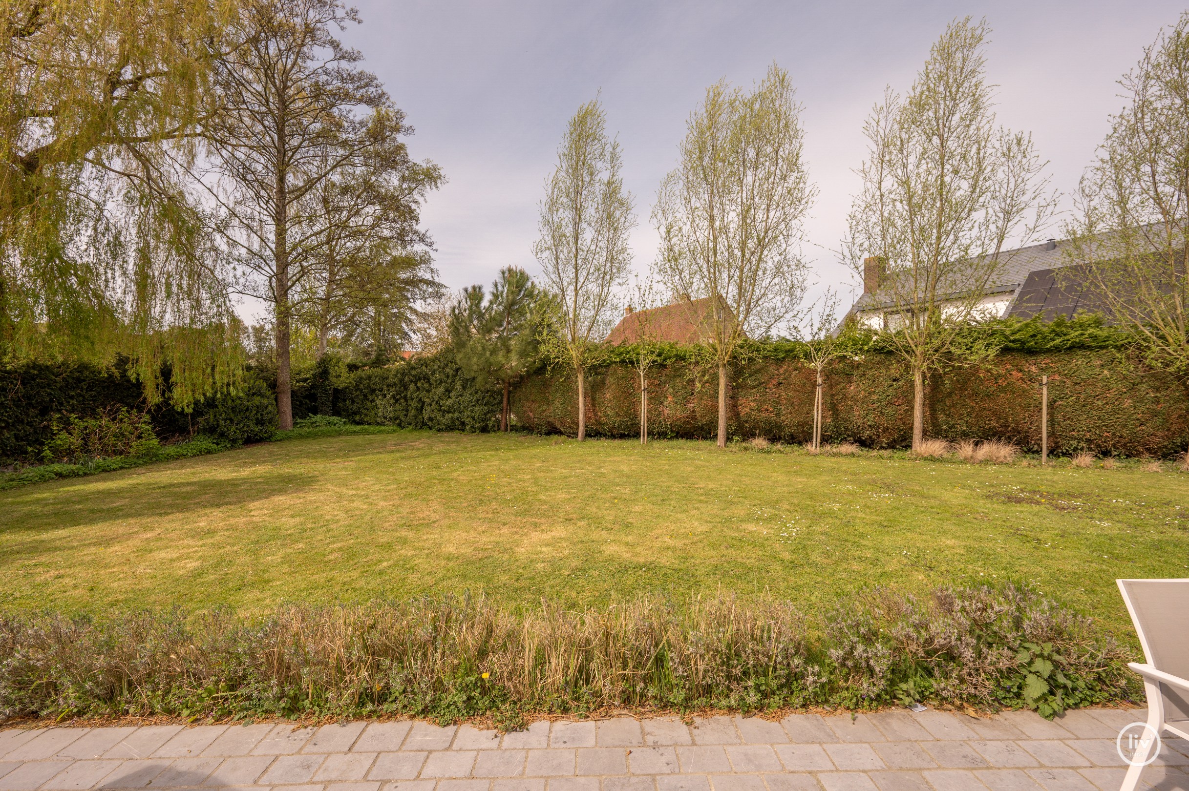 Prachtige vrijstaande villa rustig gelegen te Monikkendreef op een mooi perceel van 1000m2. 