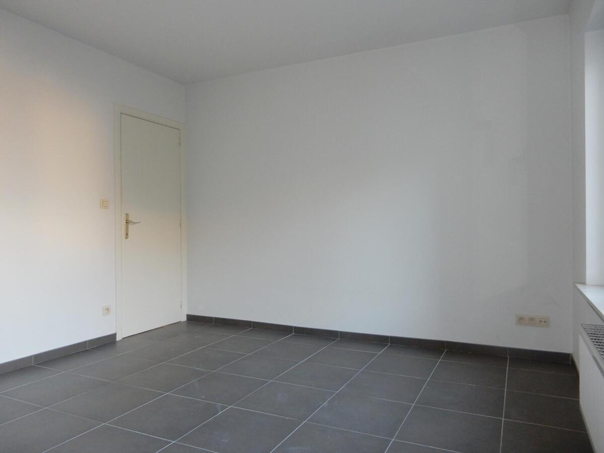 Vernieuwd appartement met 2 slaapkamers 