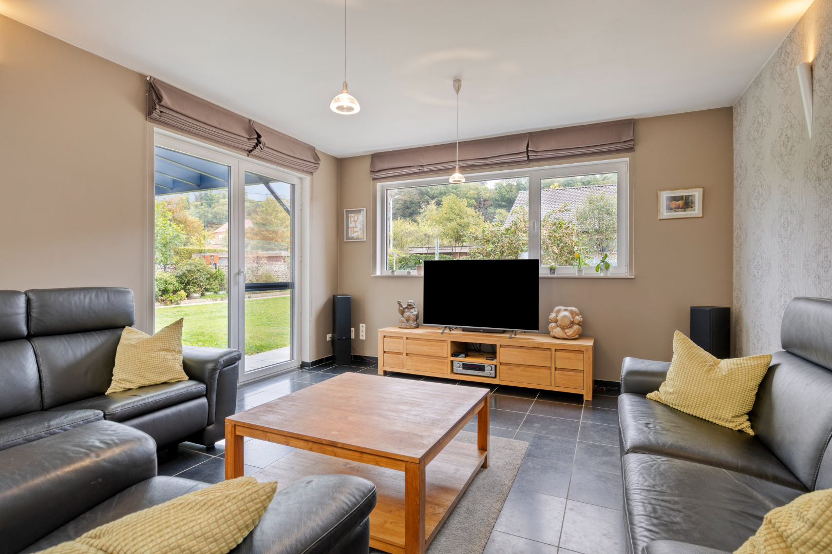 Halfopen bebouwing met 4 slaapkamers en bureau, ruime garage, kelder en zolder in Holsbeek! - EPC 161 kWh/m² - bewoonbare opp. 288 m² 