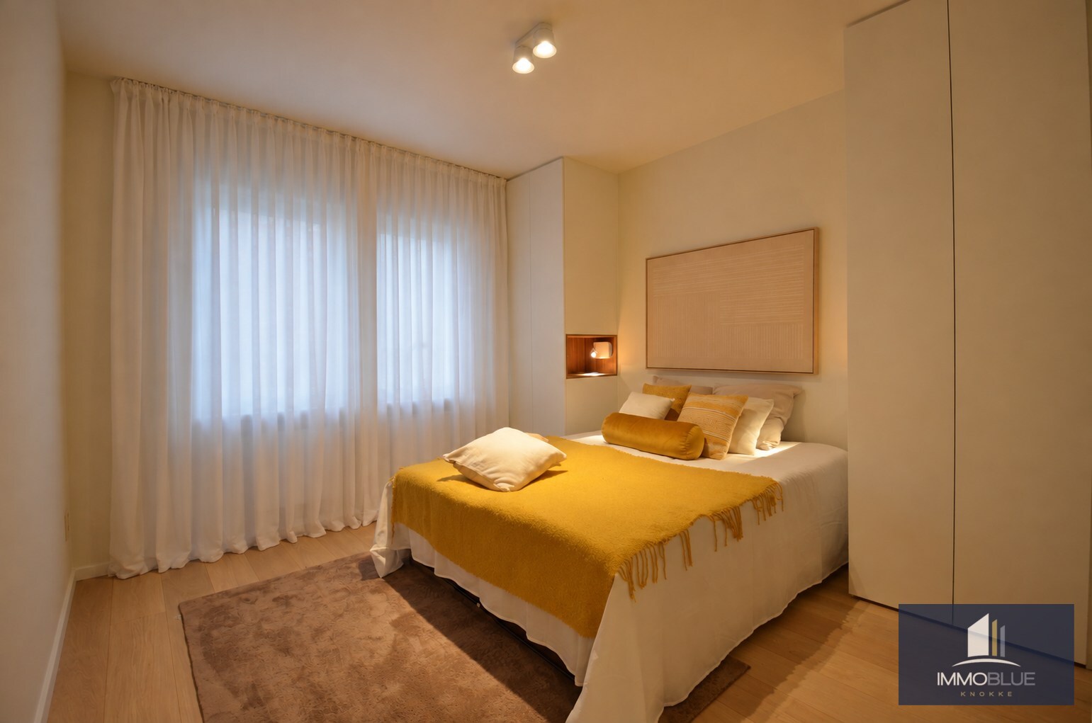 Volledig gerenoveerd appartement met frontaal zeezicht gelegen aan het Rubensplein. 