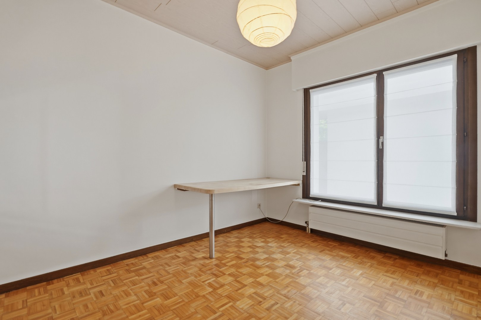 Rustig gelegen open bebouwing (type bungalow / gelijkvloerswoning) met 3 slaapkamers en prachtige tuin te Diksmuide. 