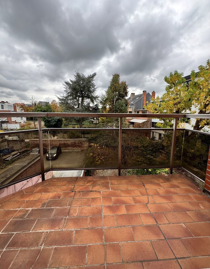 Appartement met 2 slaapkamers en autostandplaats in centrum Leuven 