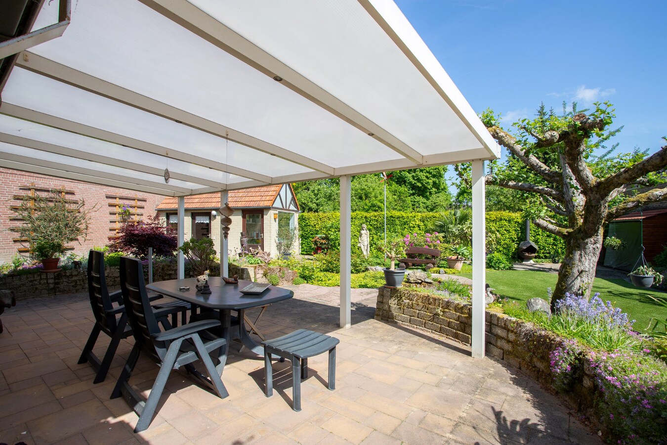 Vrijstaande woning met karakter, ruimte en een verrassende buitenruimte. 