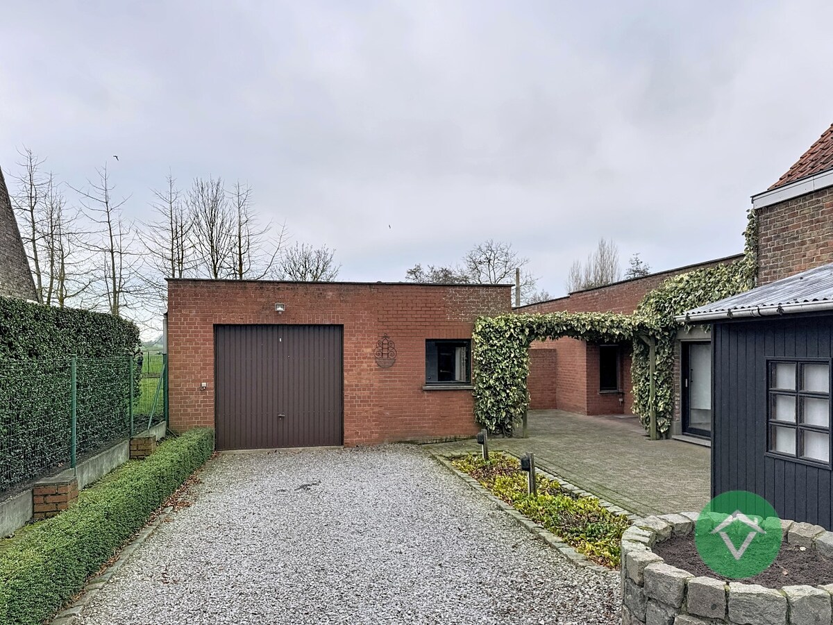 Alleenstaande woning met vele mogelijkheden te Ichtegem 