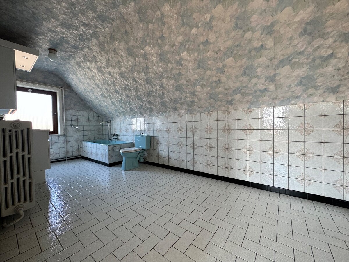 Alleenstaande woning met 4 slaapkamers en garage te Westende 