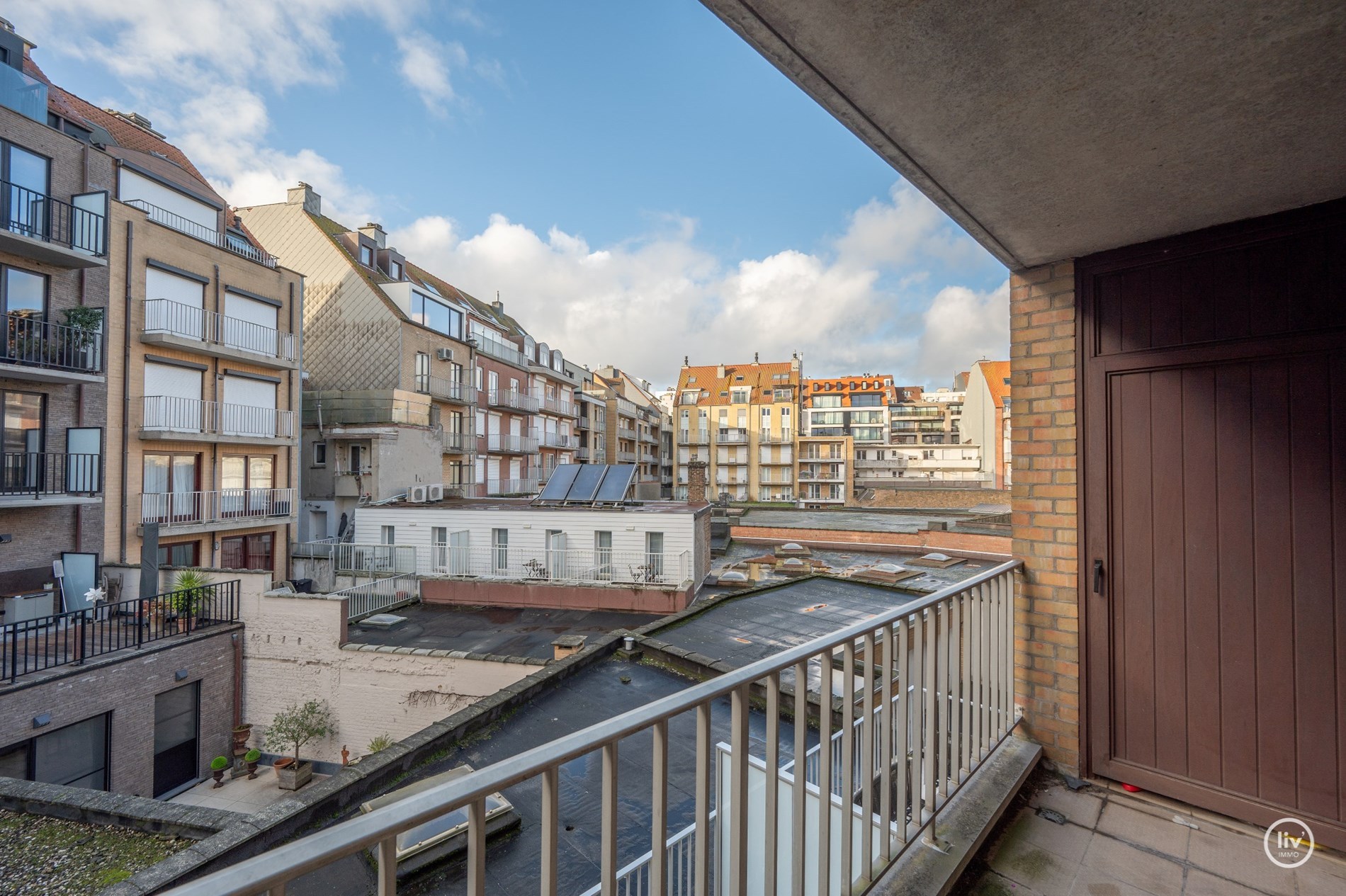 Appartement prêt à emménager avec 3 chambres dans un emplacement de premier choix près de la place Rubens et de la plage. Possibilité d'acheter un parking au rez-de-chaussée de la résidence. 