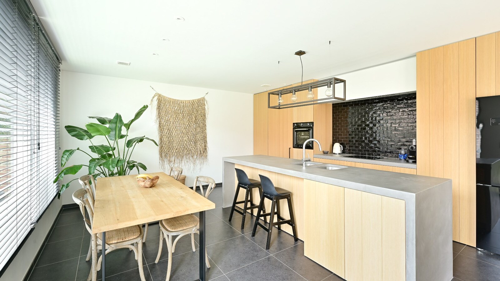 Recent gebouwde en ruime gezinswoning in een kindvriendelijke wijk 