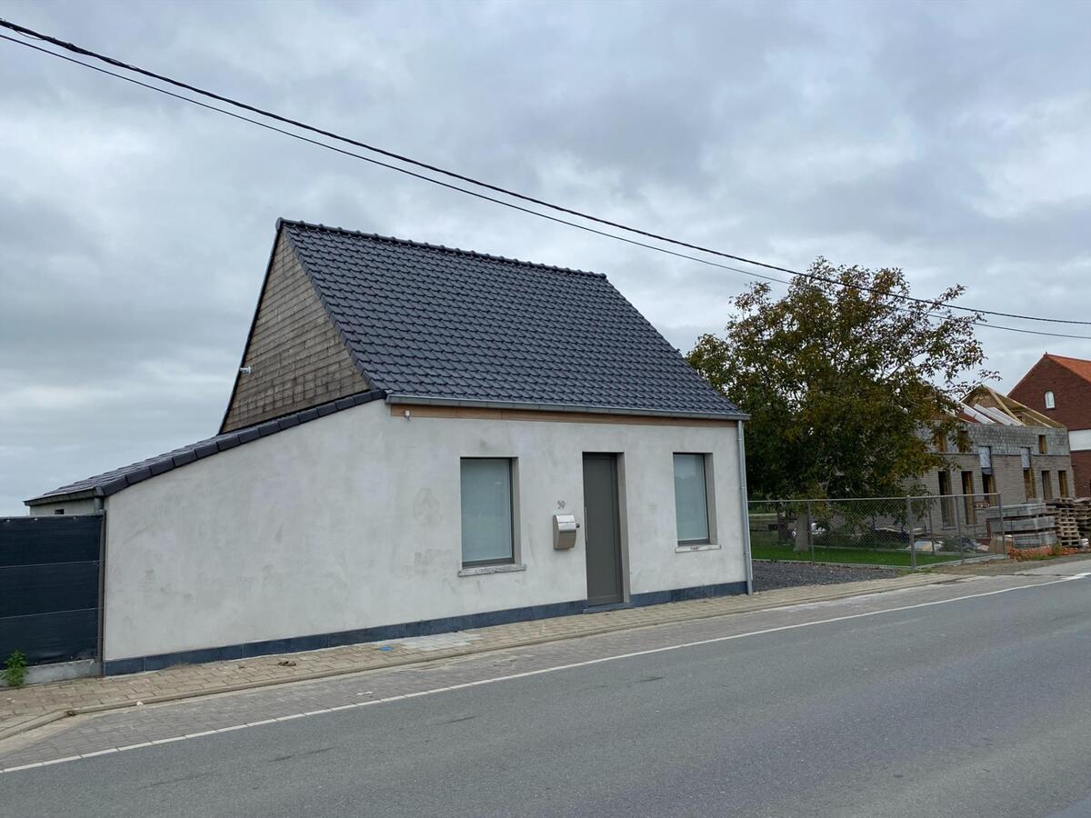 Volledig gerenoveerde, vrijstaande woning met 2 slaapkamers 