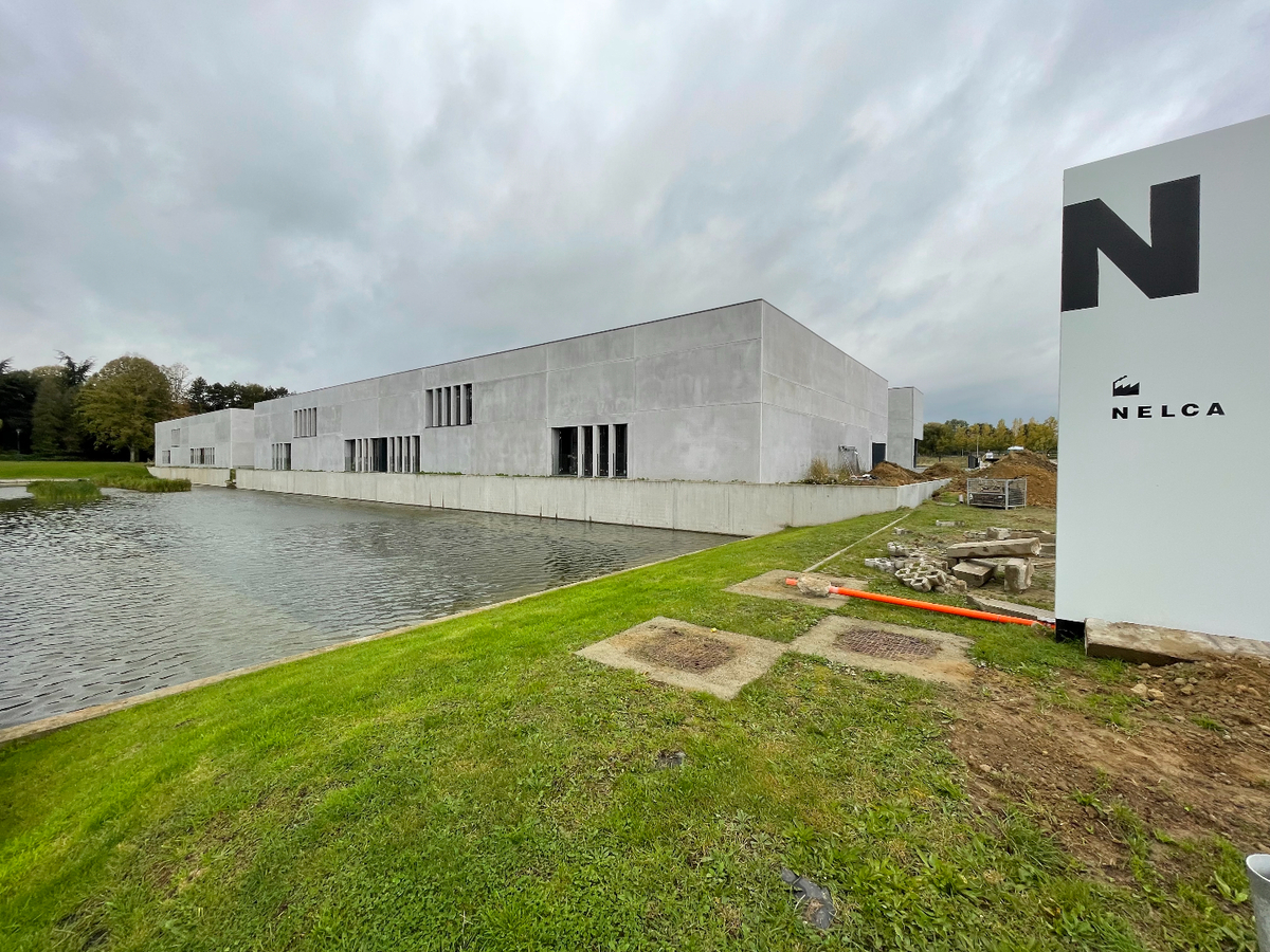 Ruime nieuwbouw KMO-unit van 256 m² te Lendelede 