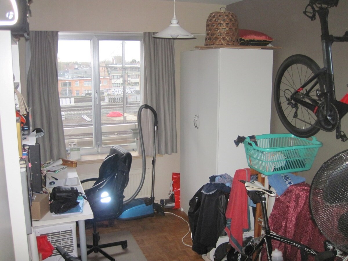 Ruim appartement (4°V) nabij St-Pieters-station 