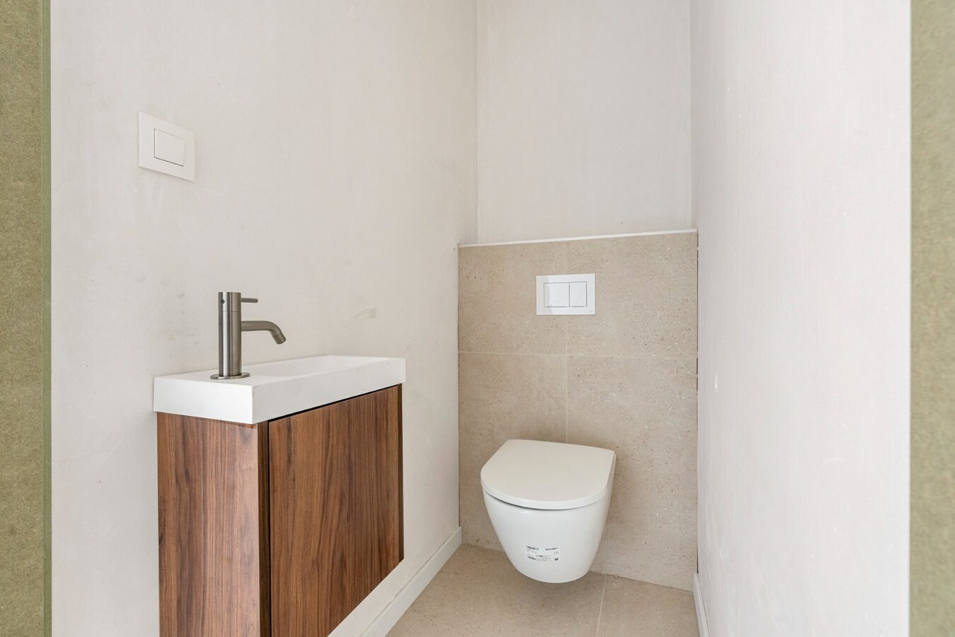 Exclusieve, volledig afgewerkte halfvrijstaande woning na transformatie van bestaande hoeve naar 2 BEN-woningen! 