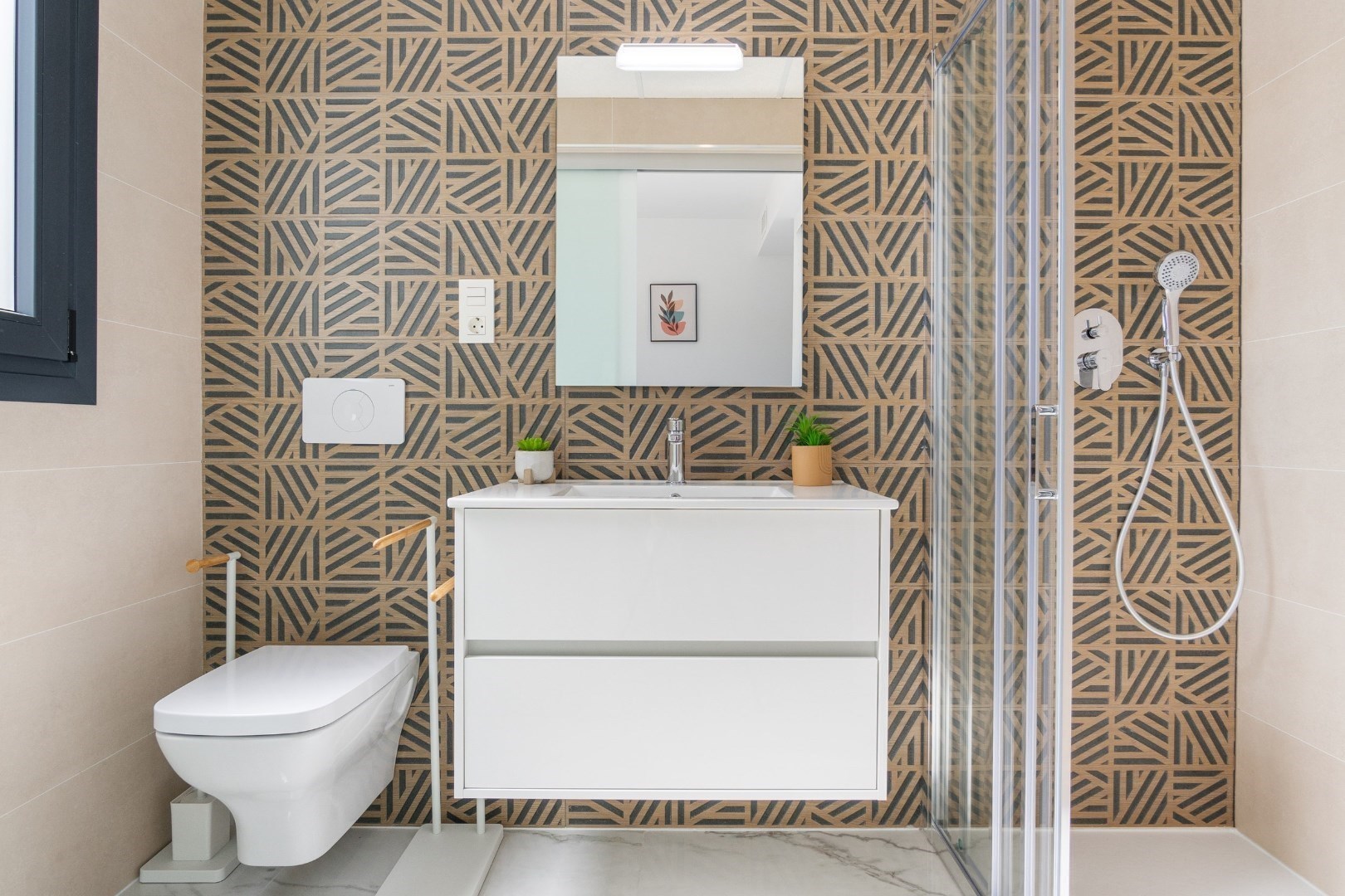 SECOND HOME BEURS AANBIEDING!! Volledig ingericht nieuw appartement - direct beschikbaar! 