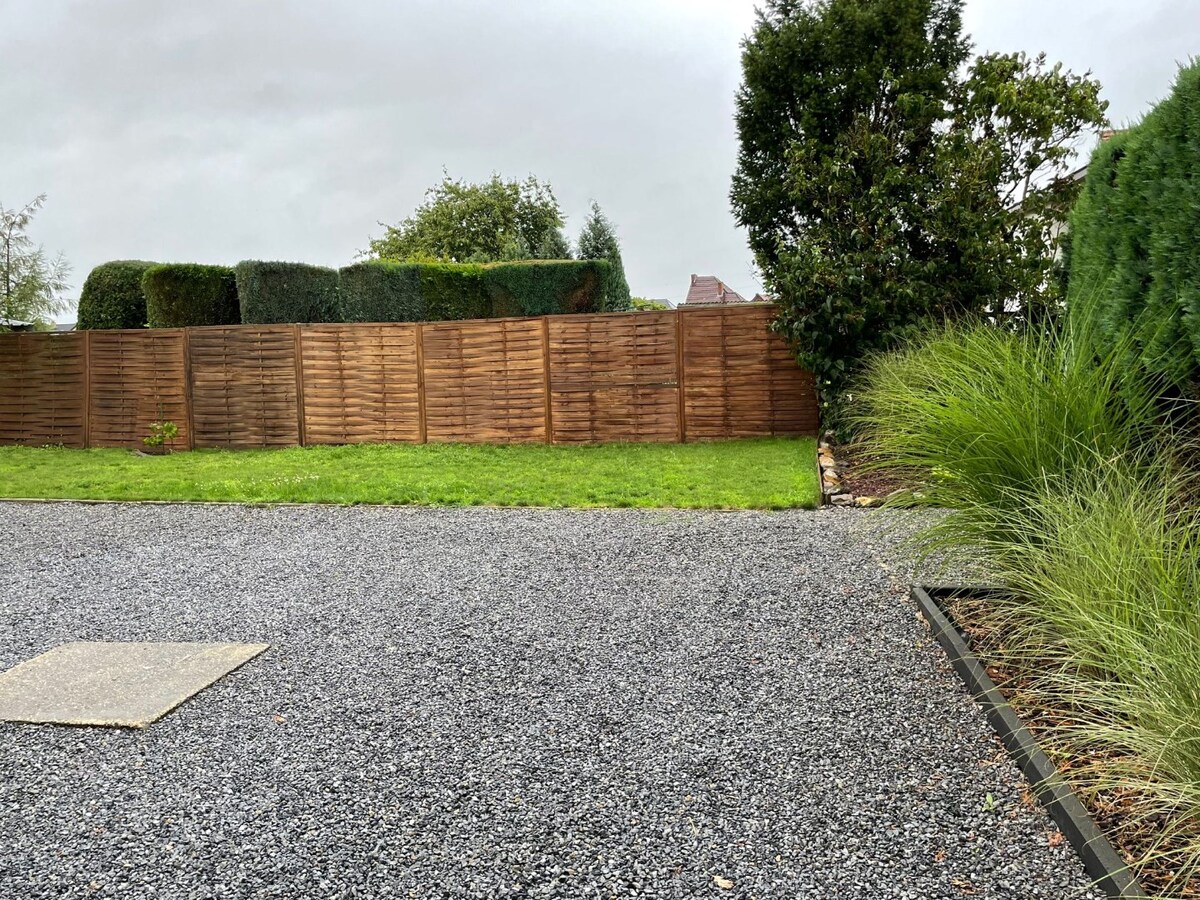 Ruime open bebouwing met tuin, terras, garage - 3 slaapkamers - Kuringen 