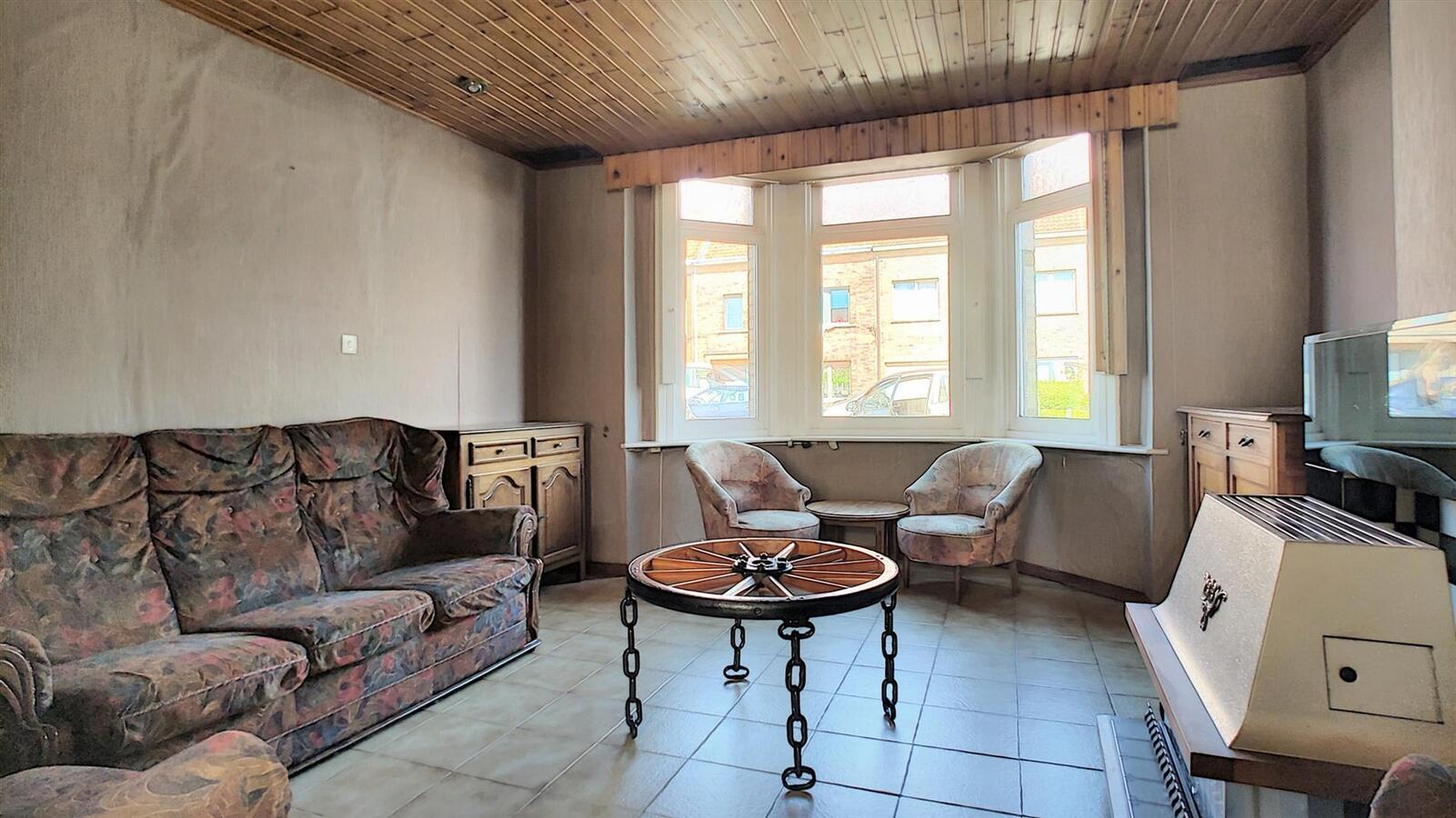 Te renoveren woning met dubbele garage en oprit- Zeebrugge 