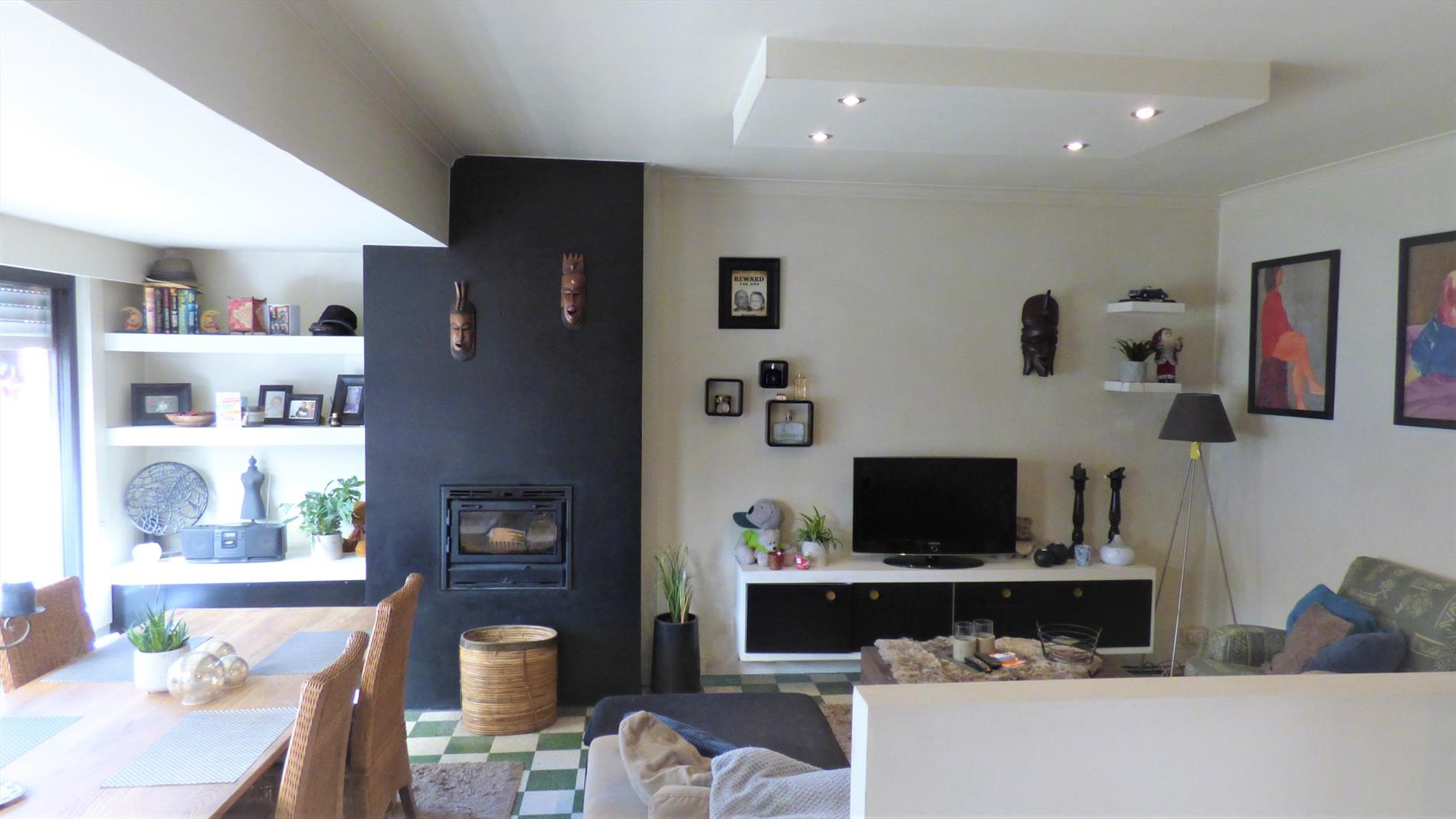 Aantrekkelijke en karaktervolle gezinswoning in het centrum van Zwevegem. 