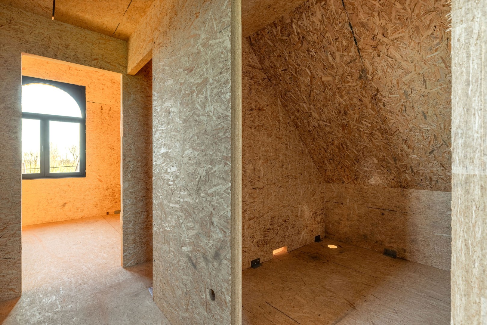 Exclusieve woning met 5 slaapkamers en royale tuin in Kruibeke, vlak bij Antwerpen 
