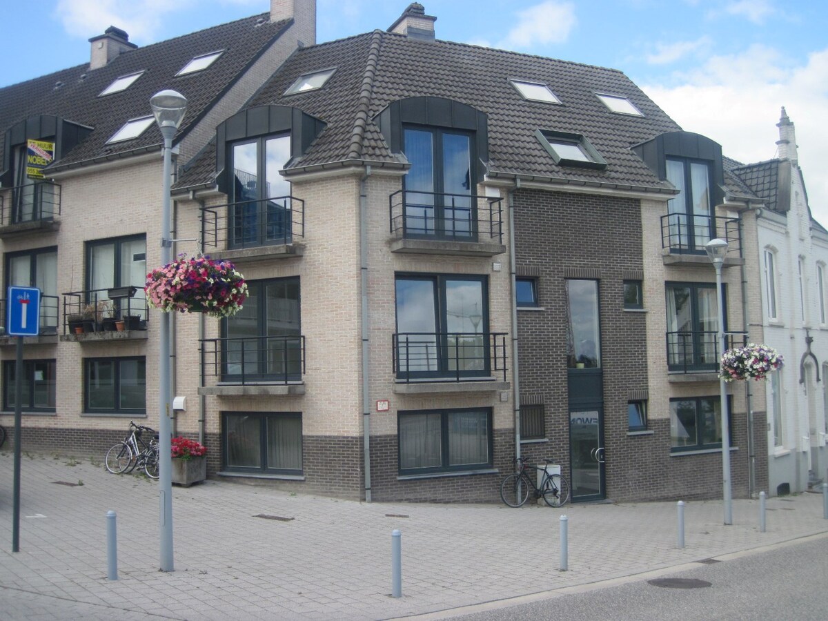 Uitstekend gelegen appartement. Geen vaste kosten ! 