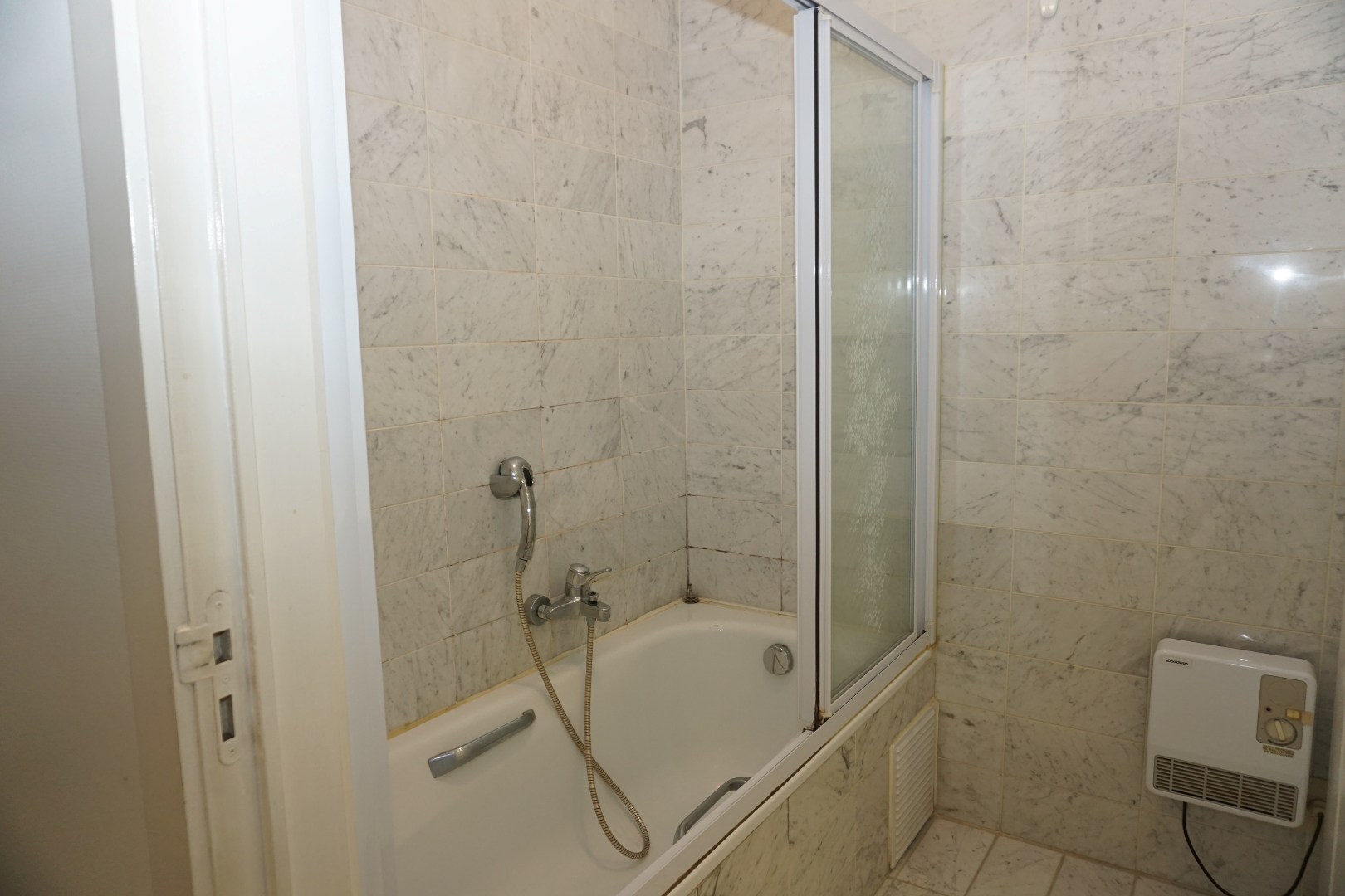 RUIM APPARTEMENT MET ZONNIGE TERRASSEN OP TOPLIGGING 