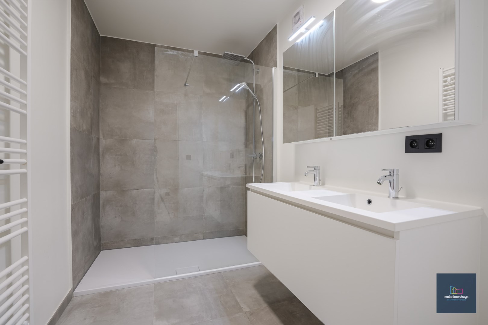 Instapklaar 3slp. app. met garage. 