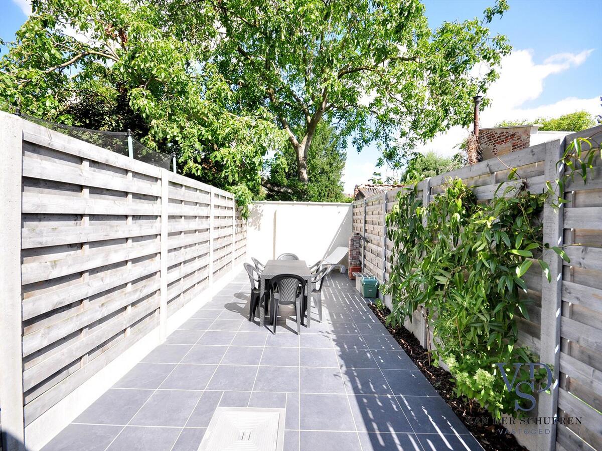 Hippe woning  op amper 350 m van het  UZ !   TOPPER !! 