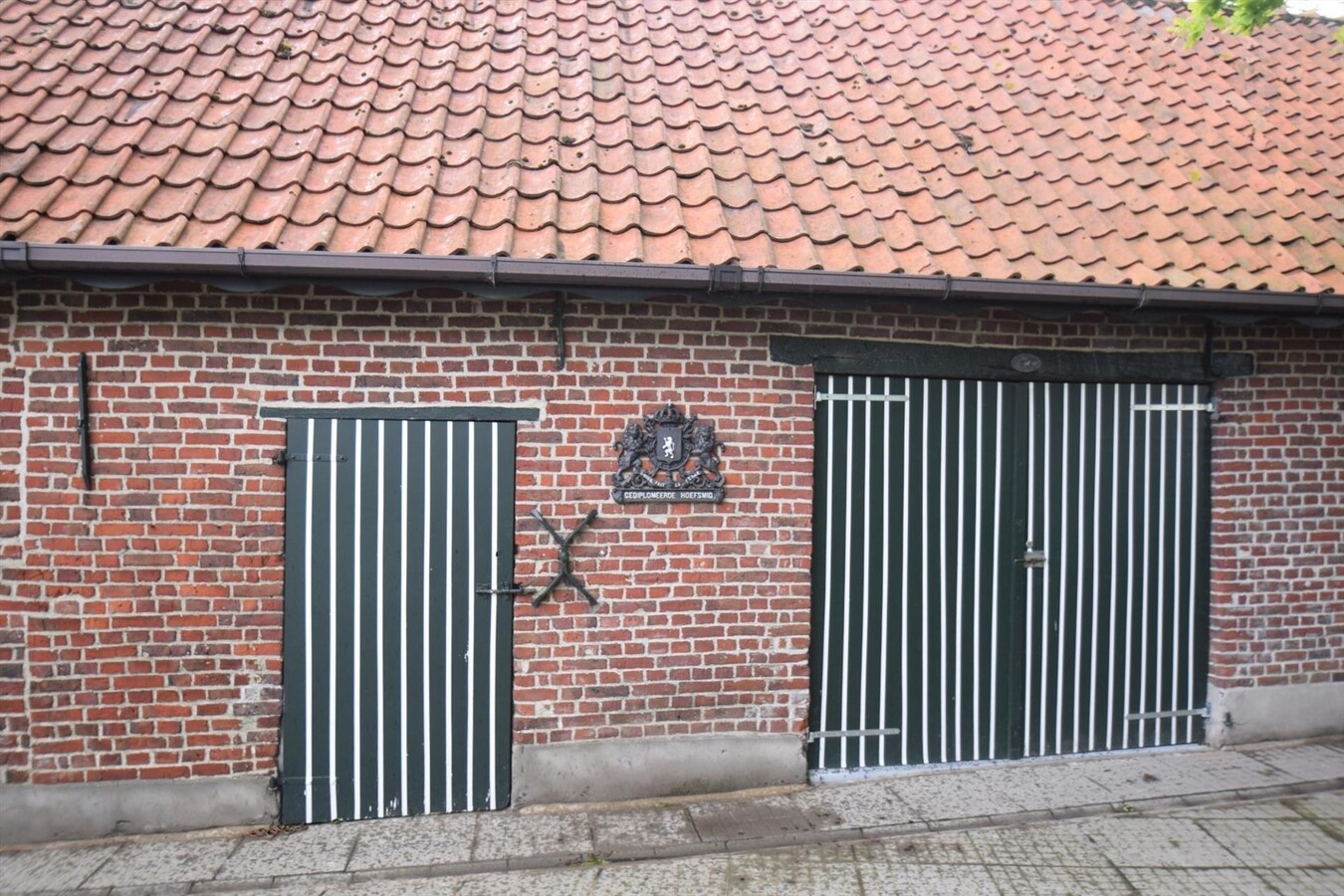 Authentieke hoeve op 3886 m² grond, landelijk gelegen met prachtige tuin. PAS VRIJ VANAF 15 JAN. 2026!! 
