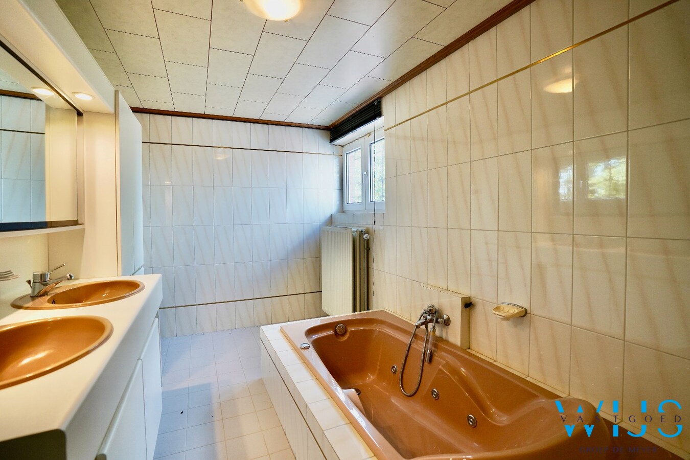 Karaktervolle woning met voormalige horecaruimte en uitzonderlijk veel ruimte 