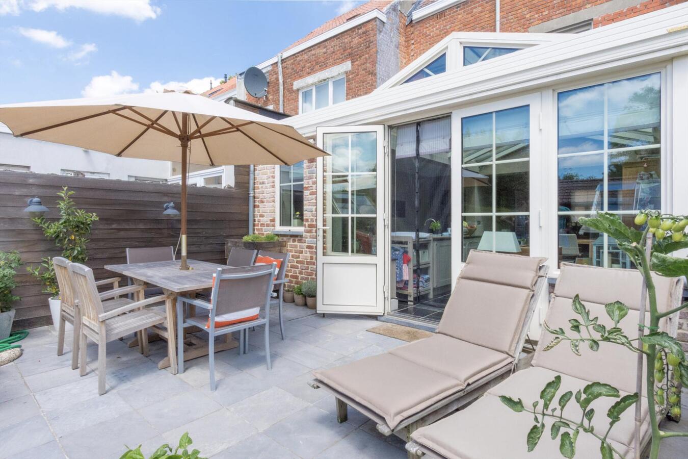 Instapklare woning met zonnige tuin op toplocatie 