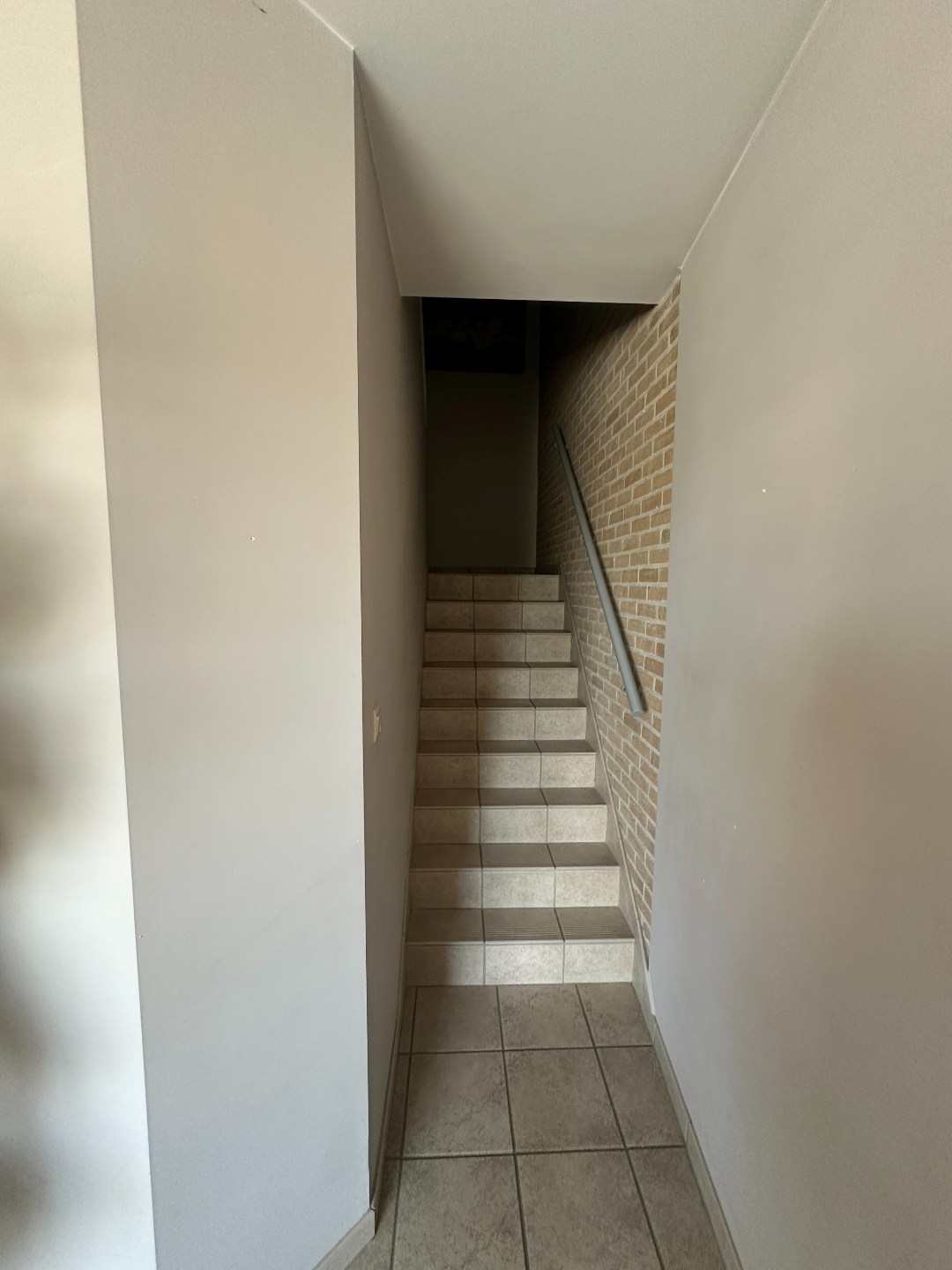 Ruim appartement met 3 slpk, terrasje en autostaanplaats, Eernegem. 
