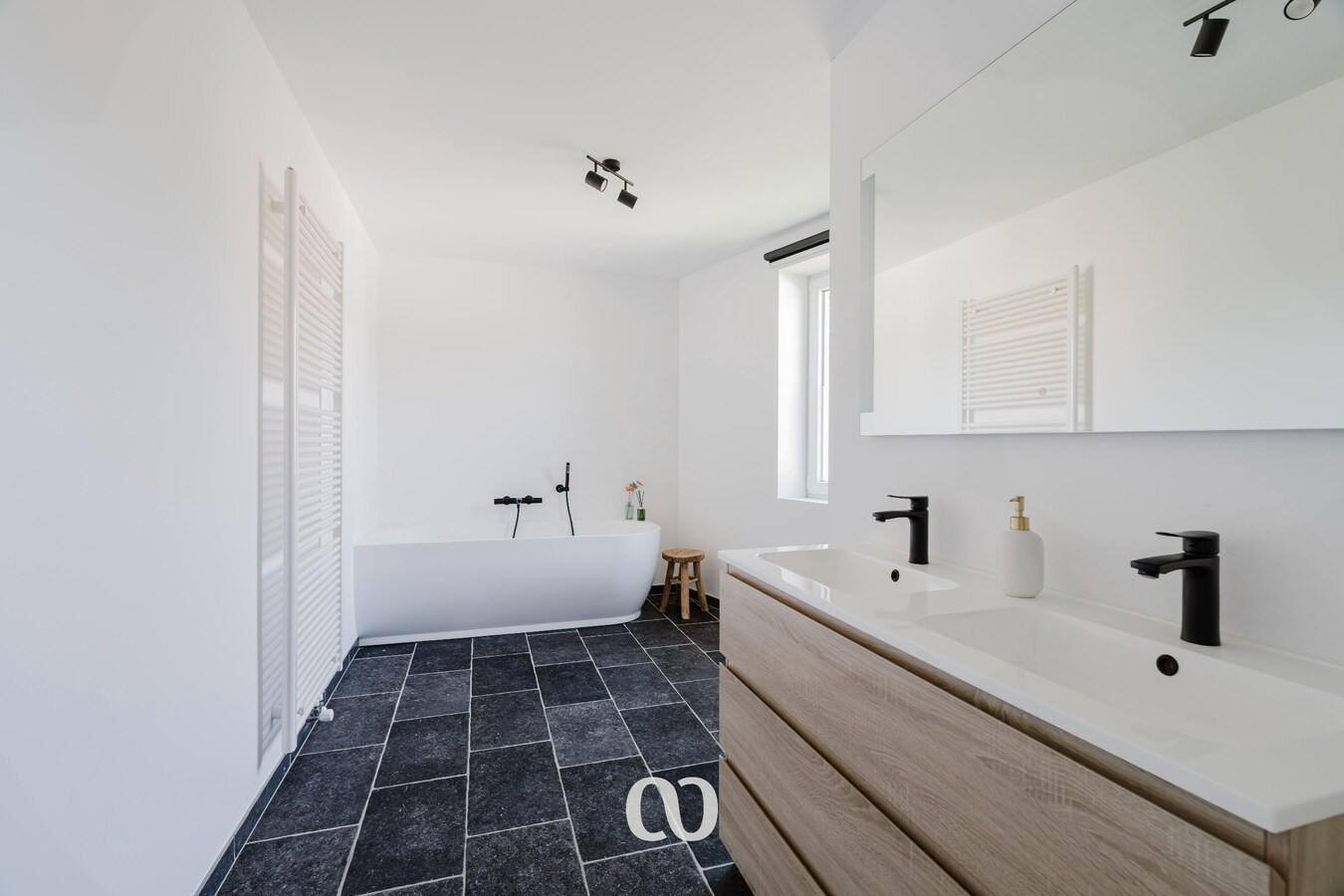 Ruime nieuwbouwwoning met 4 slaapkamers 