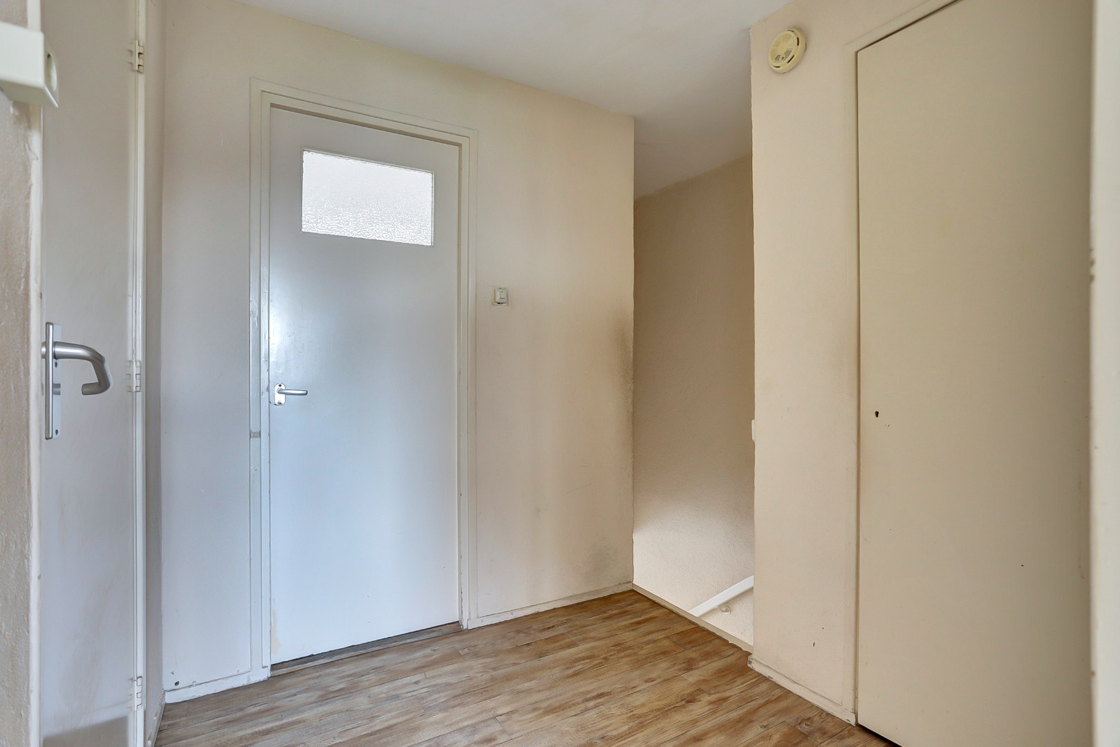 Ruime 4-kamer maisonnette op het Kreekplein, met balkon op het westen, berging in de onderbouw en gelegen op eigen grond. 