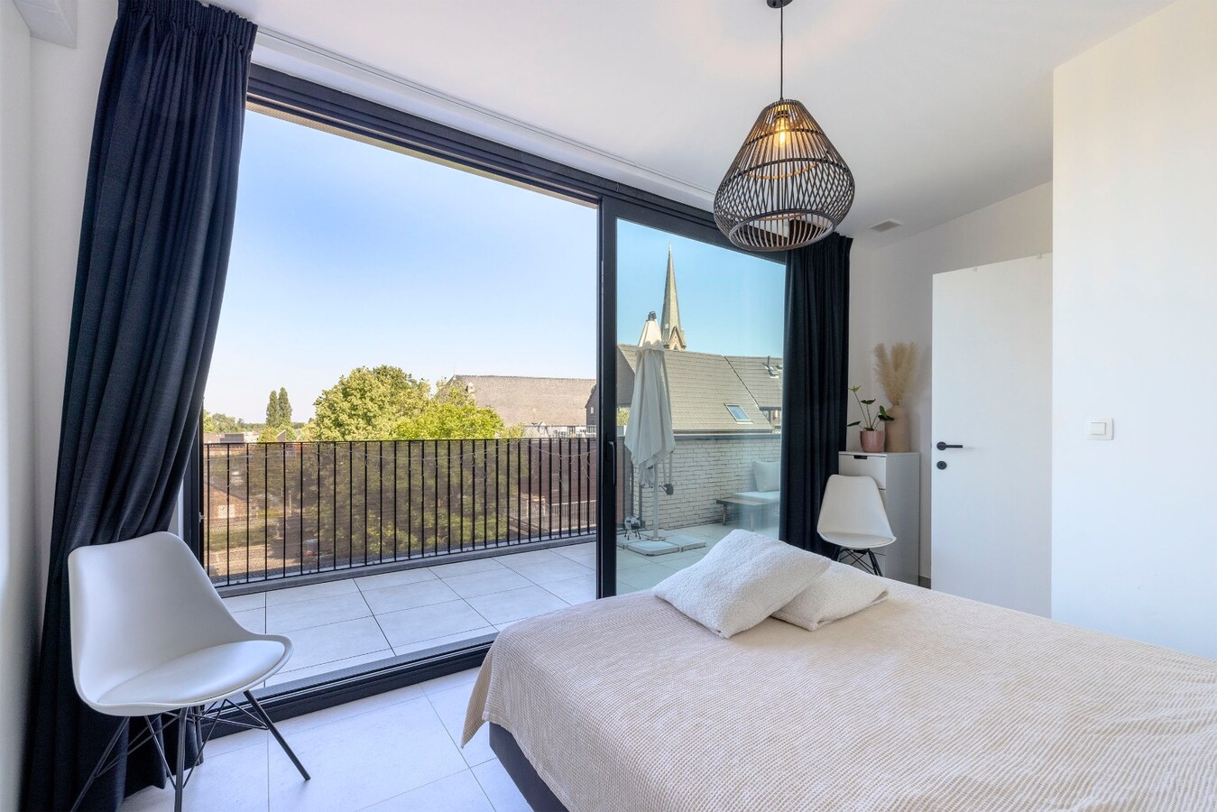 Instapklaar dakappartement met lift, 2 terrassen en parking 