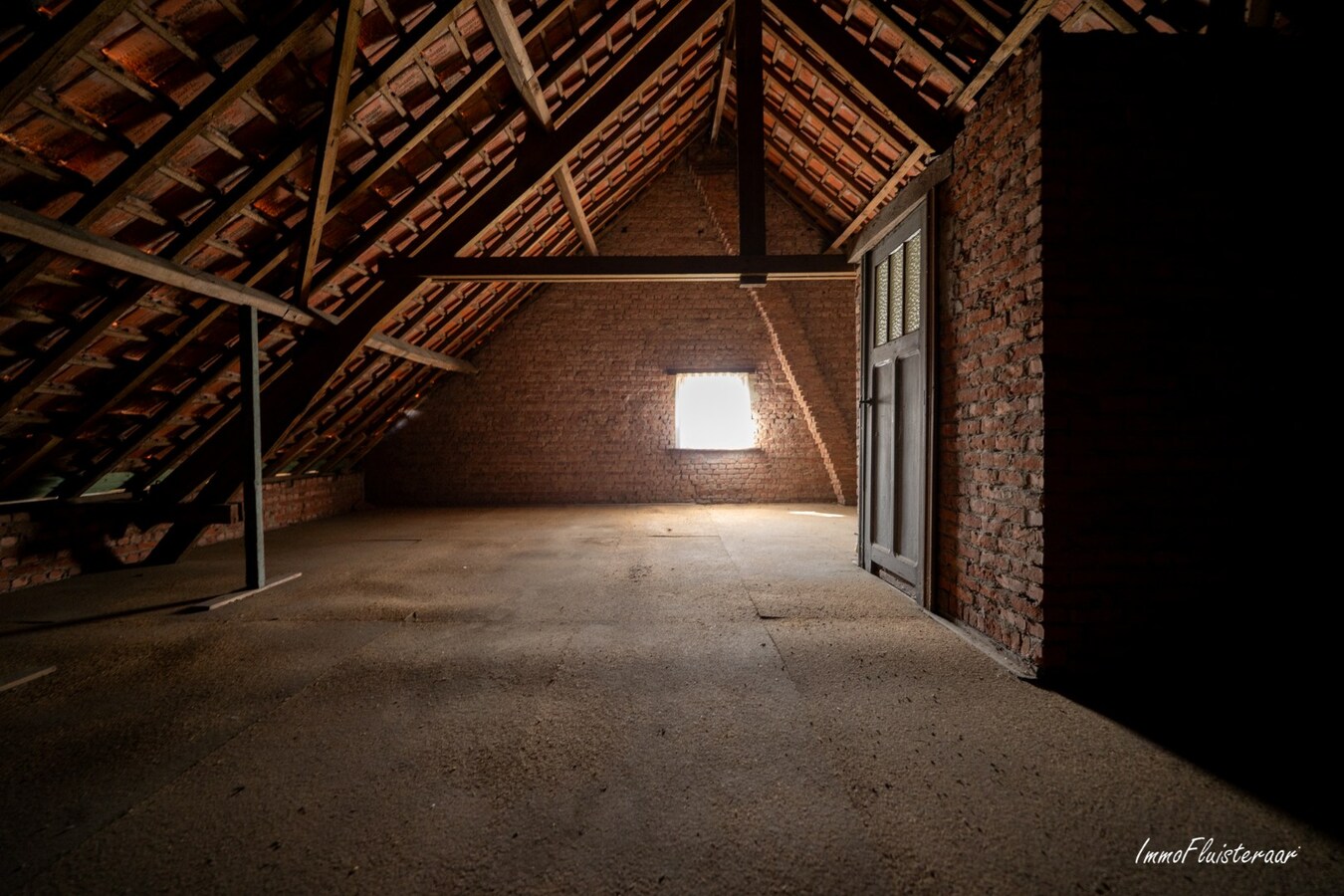 Statige woning met opslagruimte en stalgebouw op ca. 11.391 m2 te Geel 