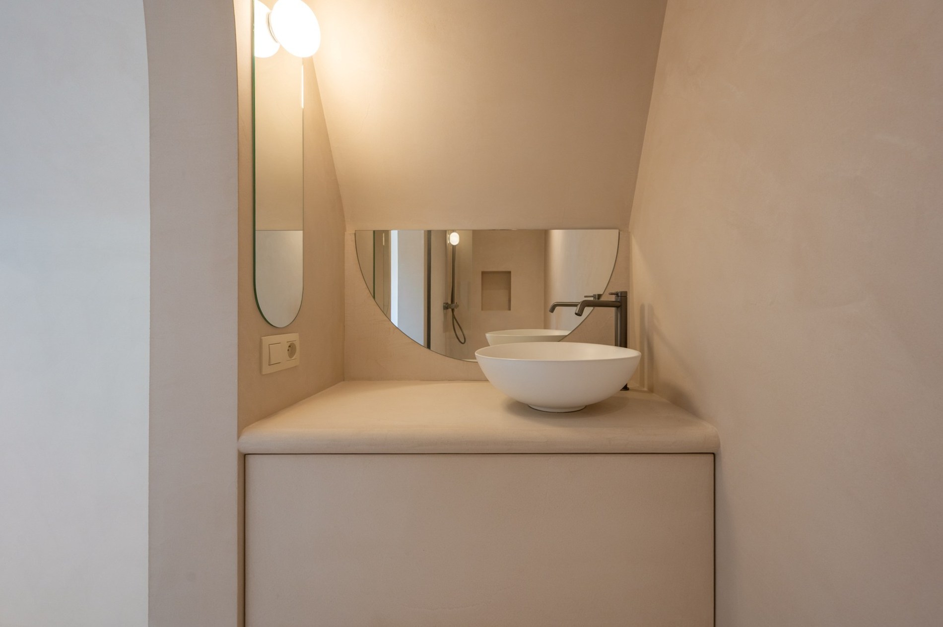 Klassevol appartement gelegen in een charmante villaresidentie in het Zoute. 