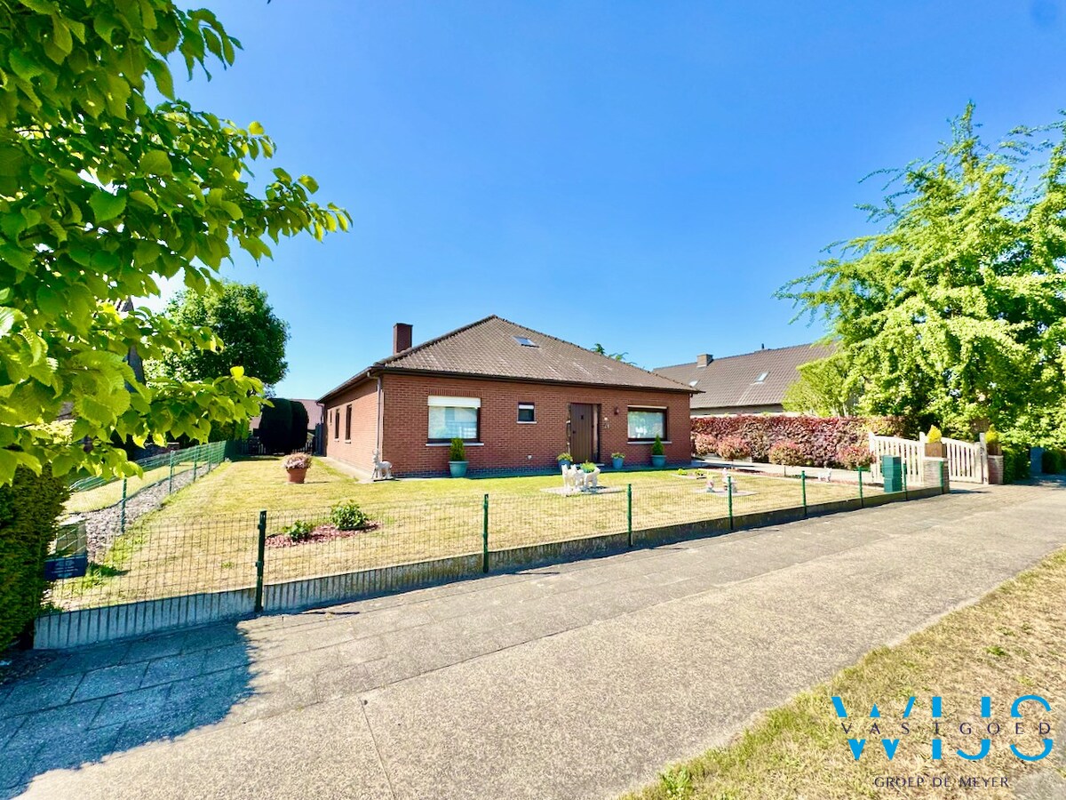 Woonhuis op 1000m² in hartje Ertvelde ! 