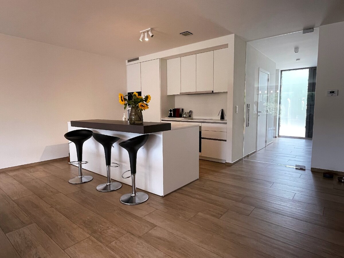 Zeer recente woning uit 2018 gelegen te Hasselt. 