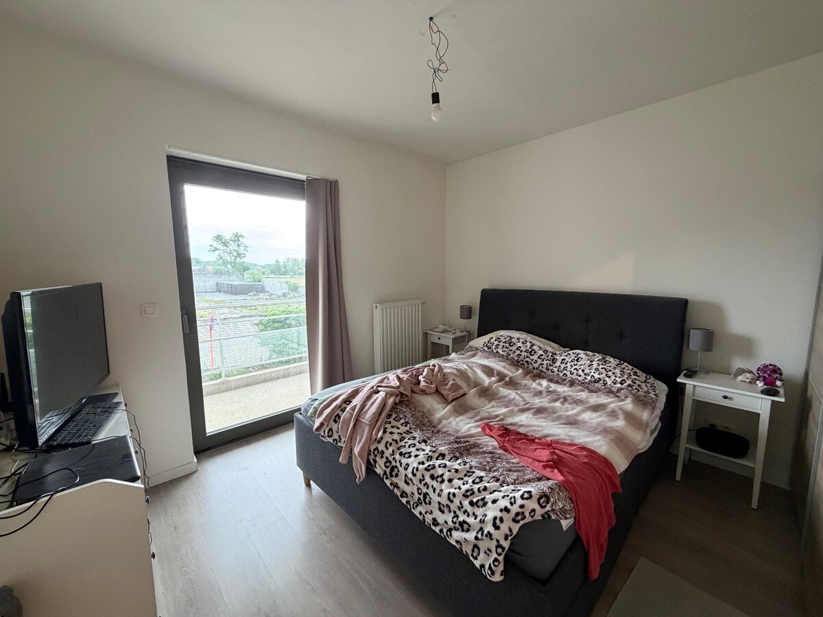 2 slpk-appartement nabij allerhande voorzieningen. 