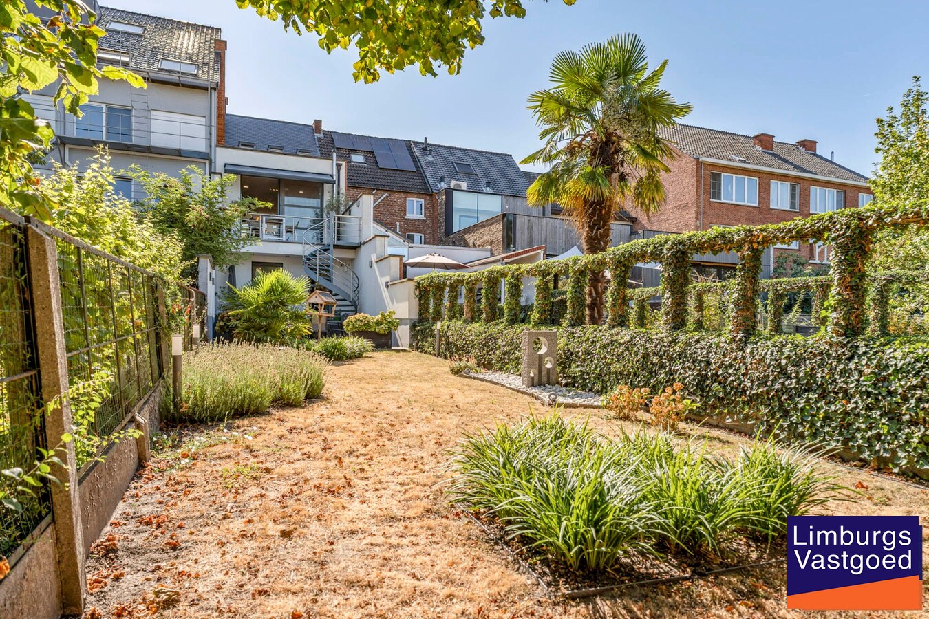 Uitzonderlijke stadswoning met praktijkruimte en tuin, tussen de kleine en grote ring 