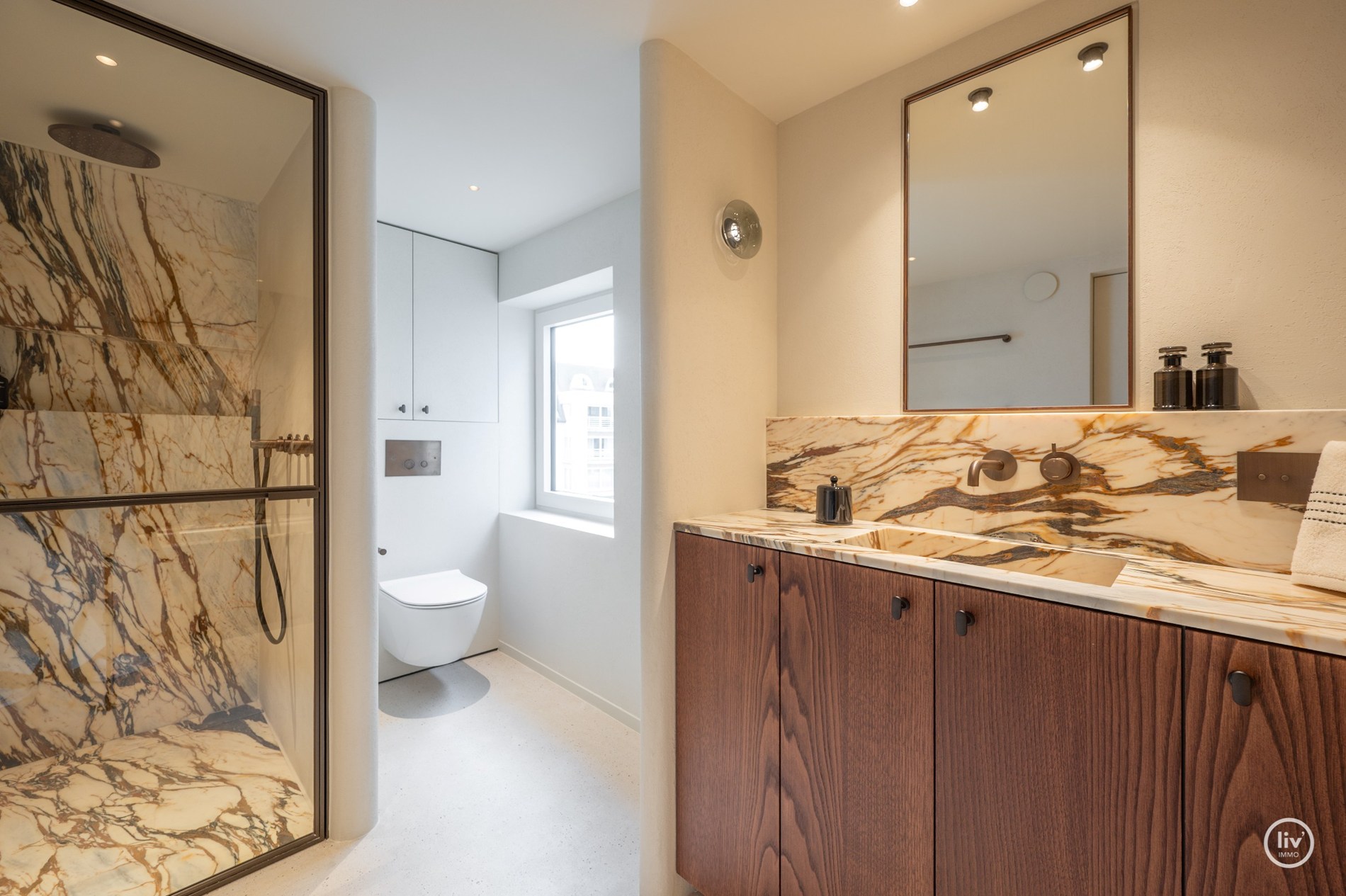 Volledige verdieping te koop in een exclusieve villa residentie in het Zoute 
