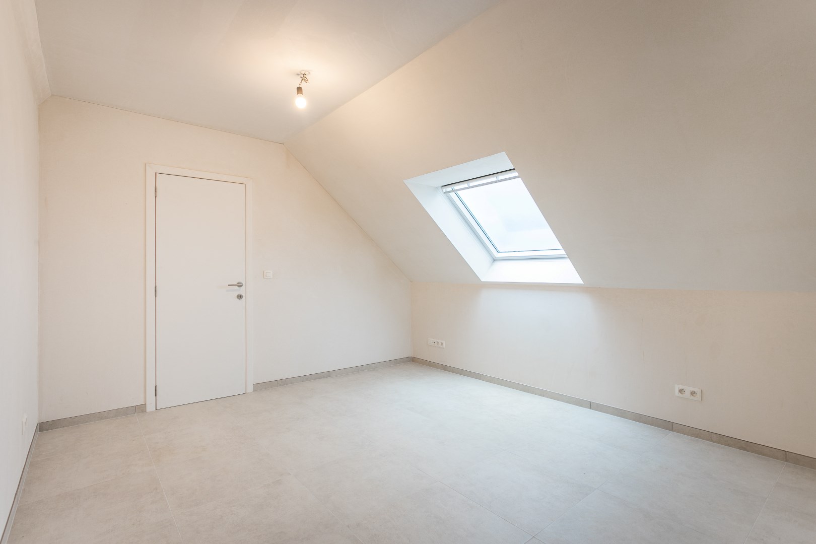 Duplex 3 slpk, terras en 2 autostaanplaatsen 