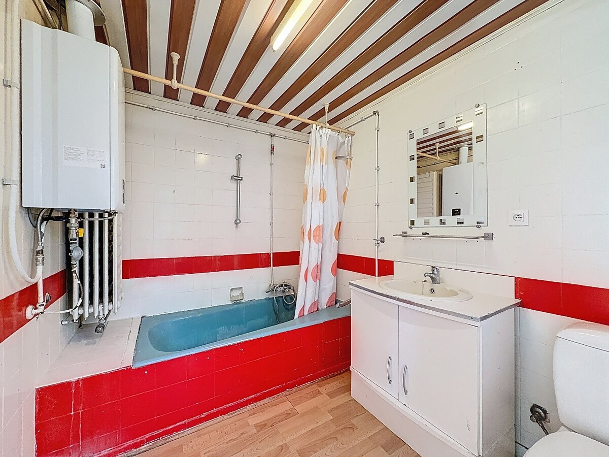 Ruime, te renoveren OB met garage te Zottegem 